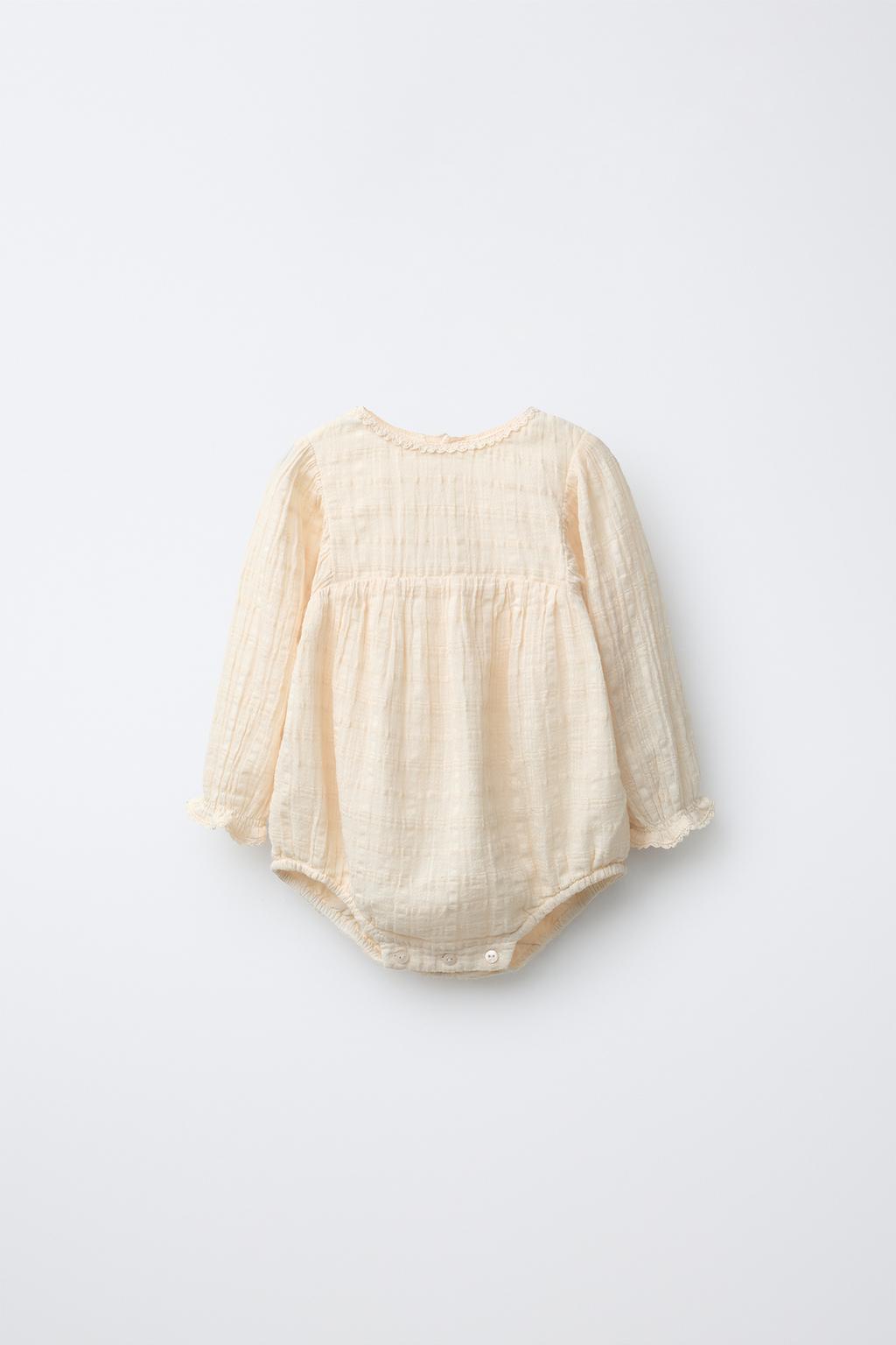 КОМБИНЕЗОН ИЗ РЕЛЬЕФНОЙ ТКАНИ