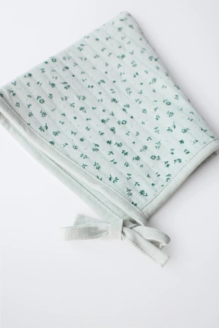 Стеганый чепчик с цветами- Заказать в России