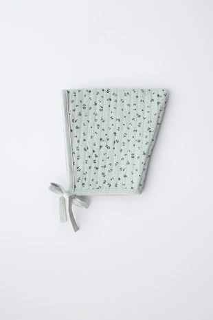 Стеганый чепчик с цветами- Заказать в России