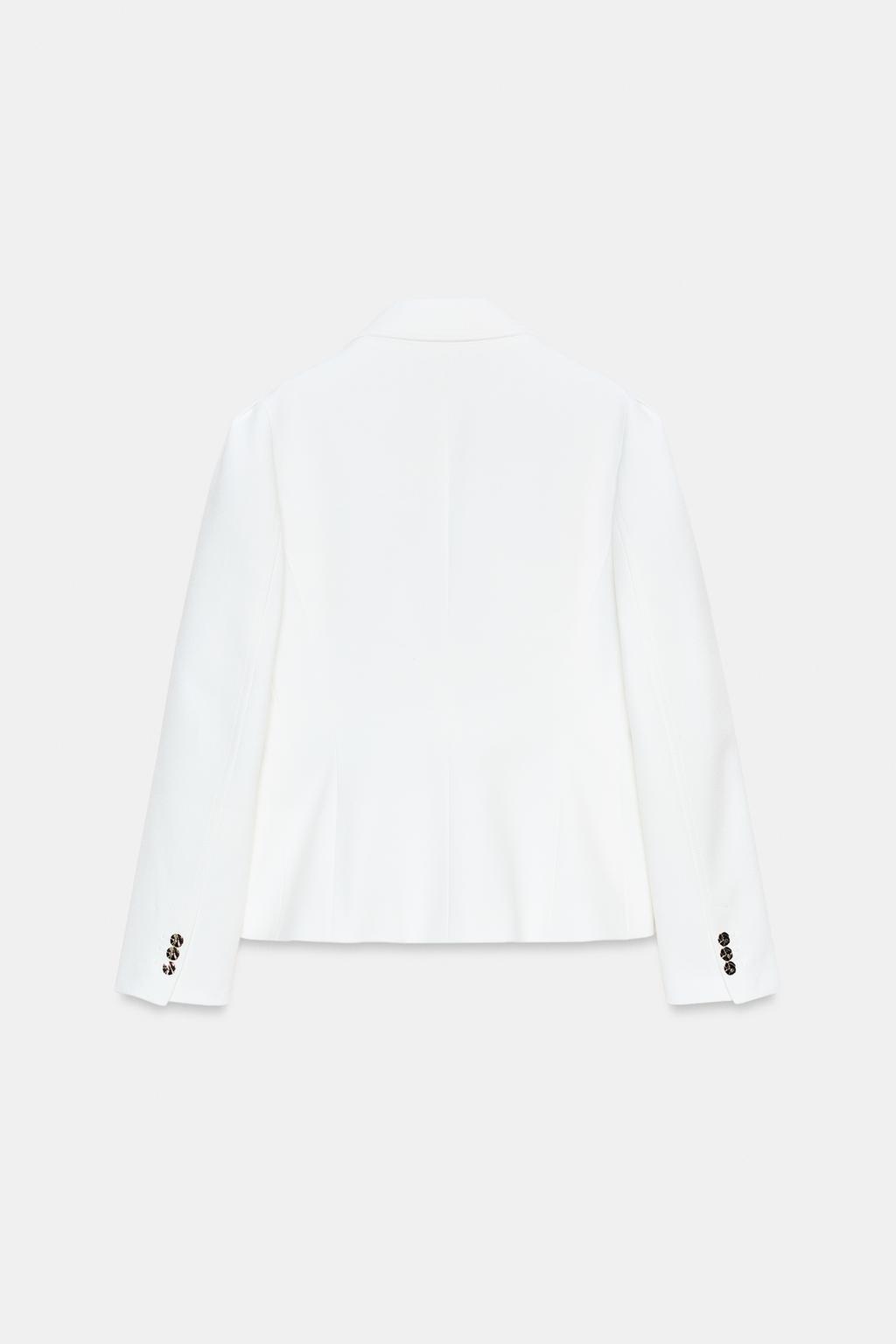 ПРИТАЛЕННЫЙ БЛЕЙЗЕР С ВЫРАЖЕННЫМИ ПЛЕЧАМИ