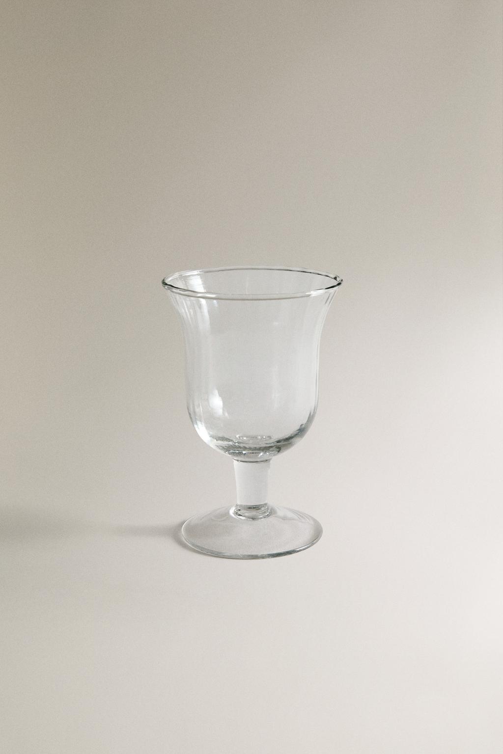 Бокал с рельефным дизайном для вина