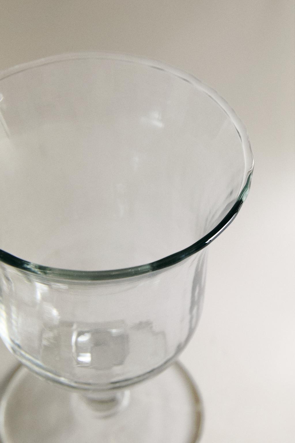 Бокал с рельефным дизайном для вина