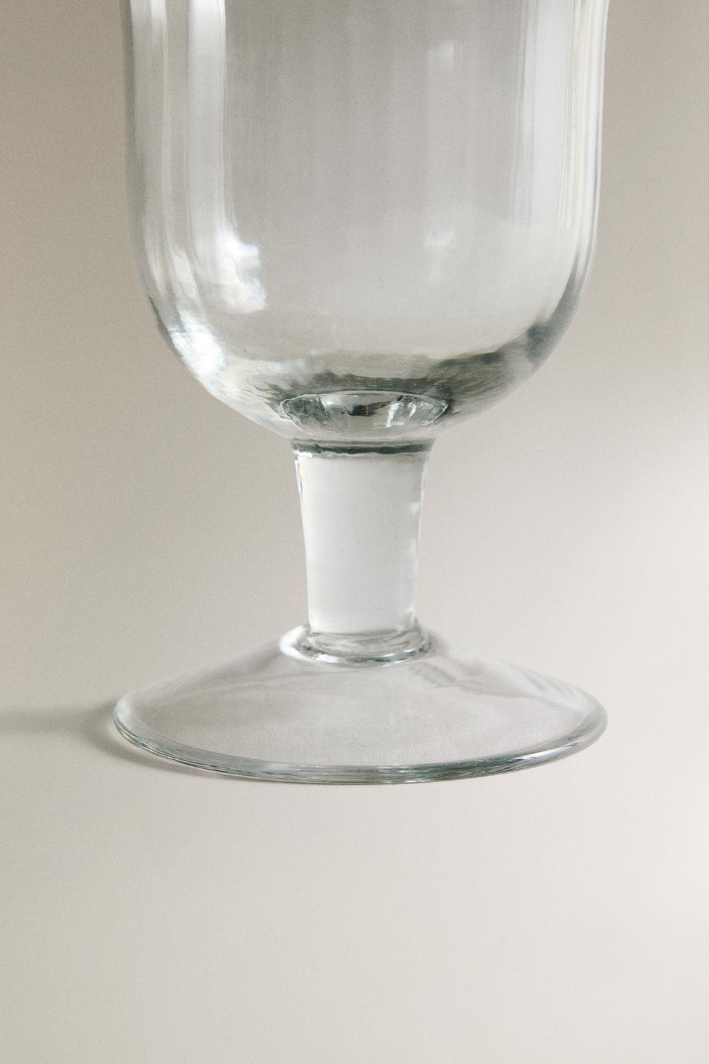 Бокал с рельефным дизайном для вина