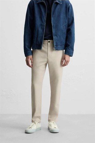 Комфортные брюки чинос из рельефной ткани- Заказать в России