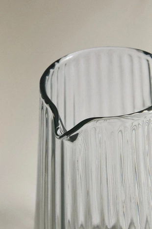 Кувшин с объемным рельевным узором из стекла- Заказать в России