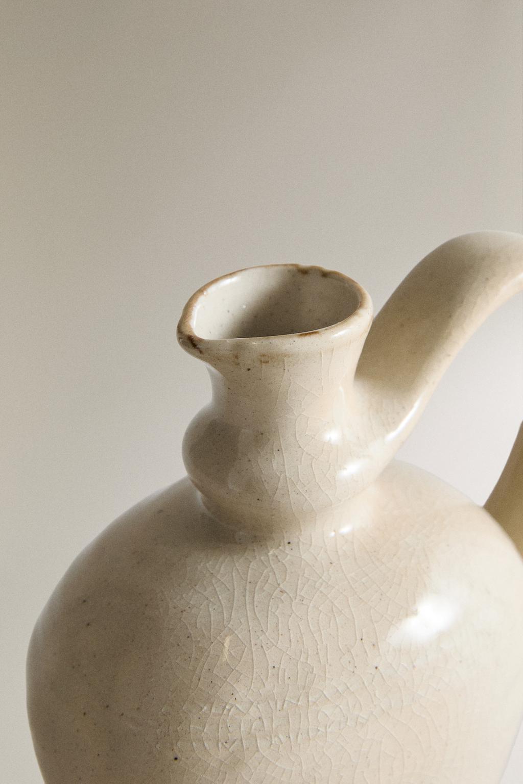 Кувшин из керамики с ручкой