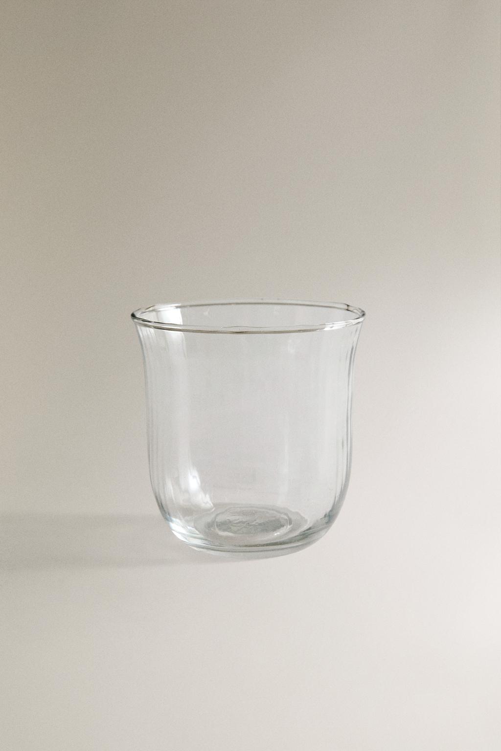 Стакан из стекла с объемным дизайном