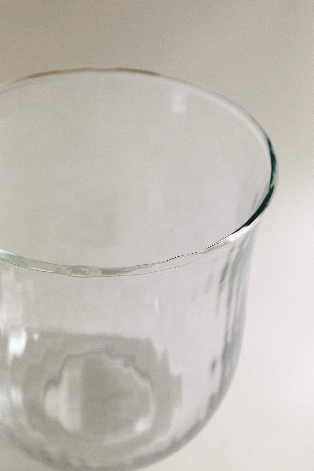 Стакан из стекла с объемным дизайном