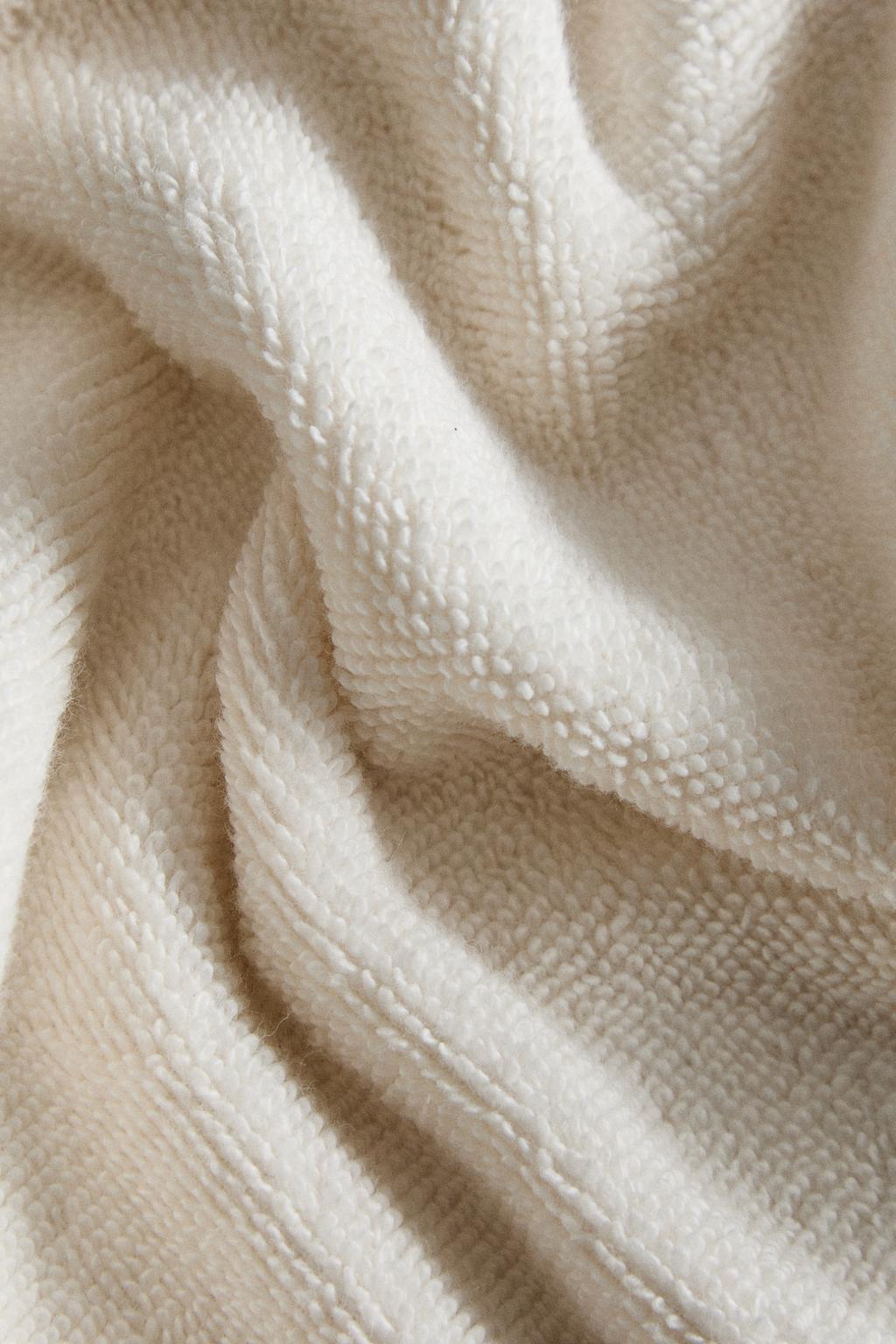 Полотенце для ванны с цветной бордюрной отделкой