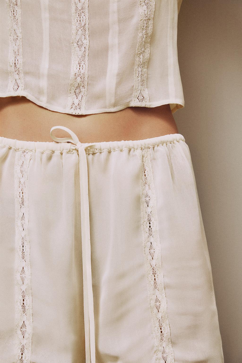 Шорты из хлопка с кружевными вставками