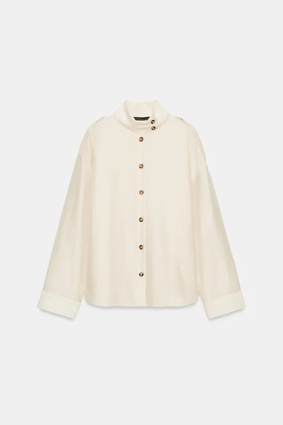 СТРУЯЩАЯСЯ РУБАШКА С ВОРОТНИКОМ-СТОЙКОЙ