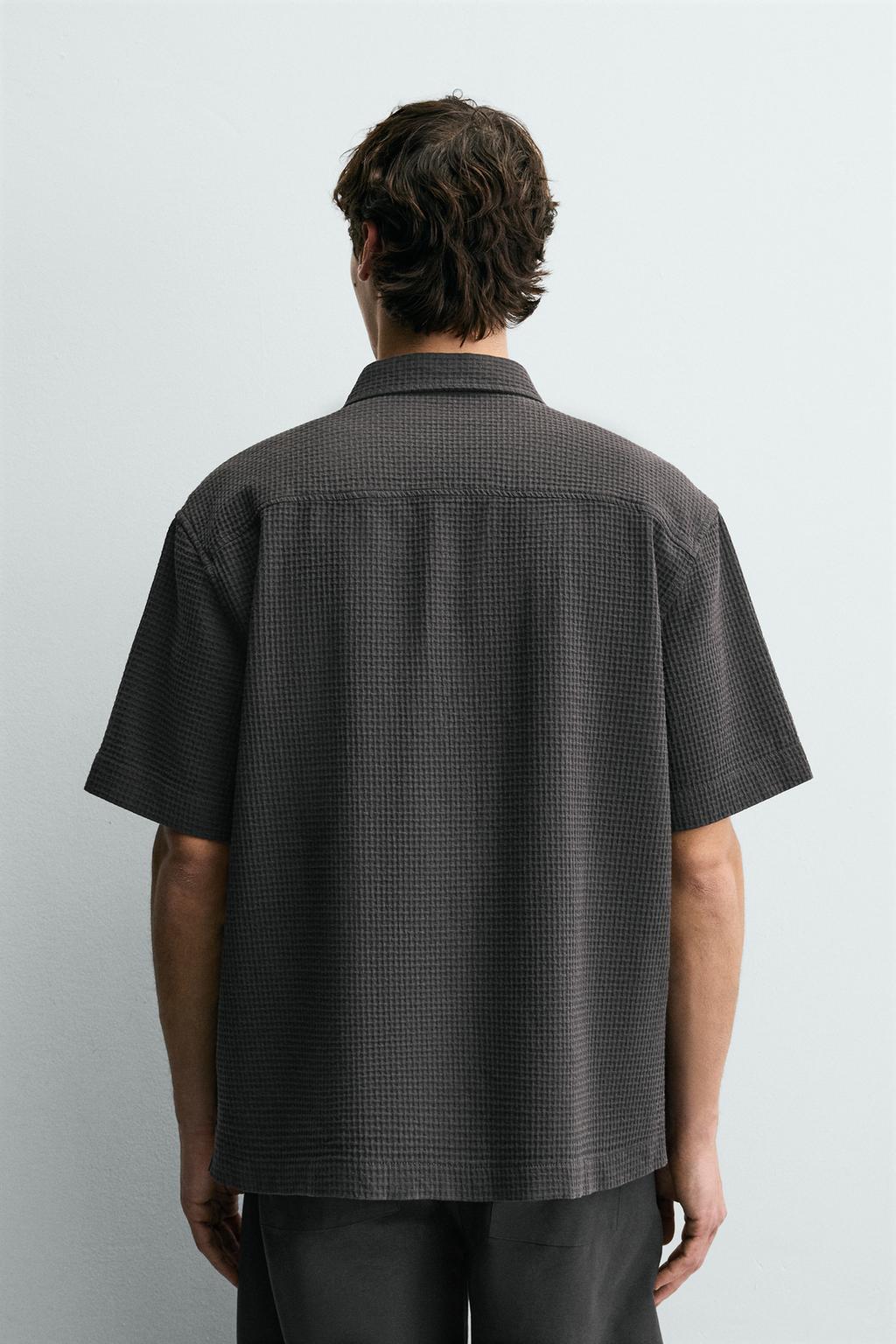 Рубашка с карманом и текстурой