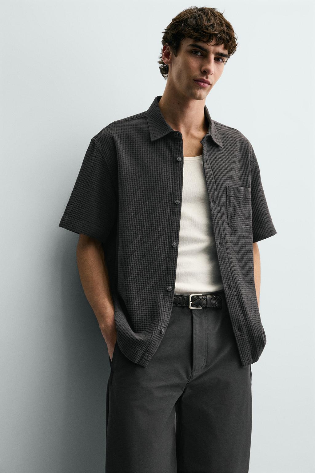 Рубашка с карманом и текстурой