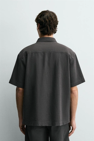 Рубашка с карманом и текстурой- Заказать в России