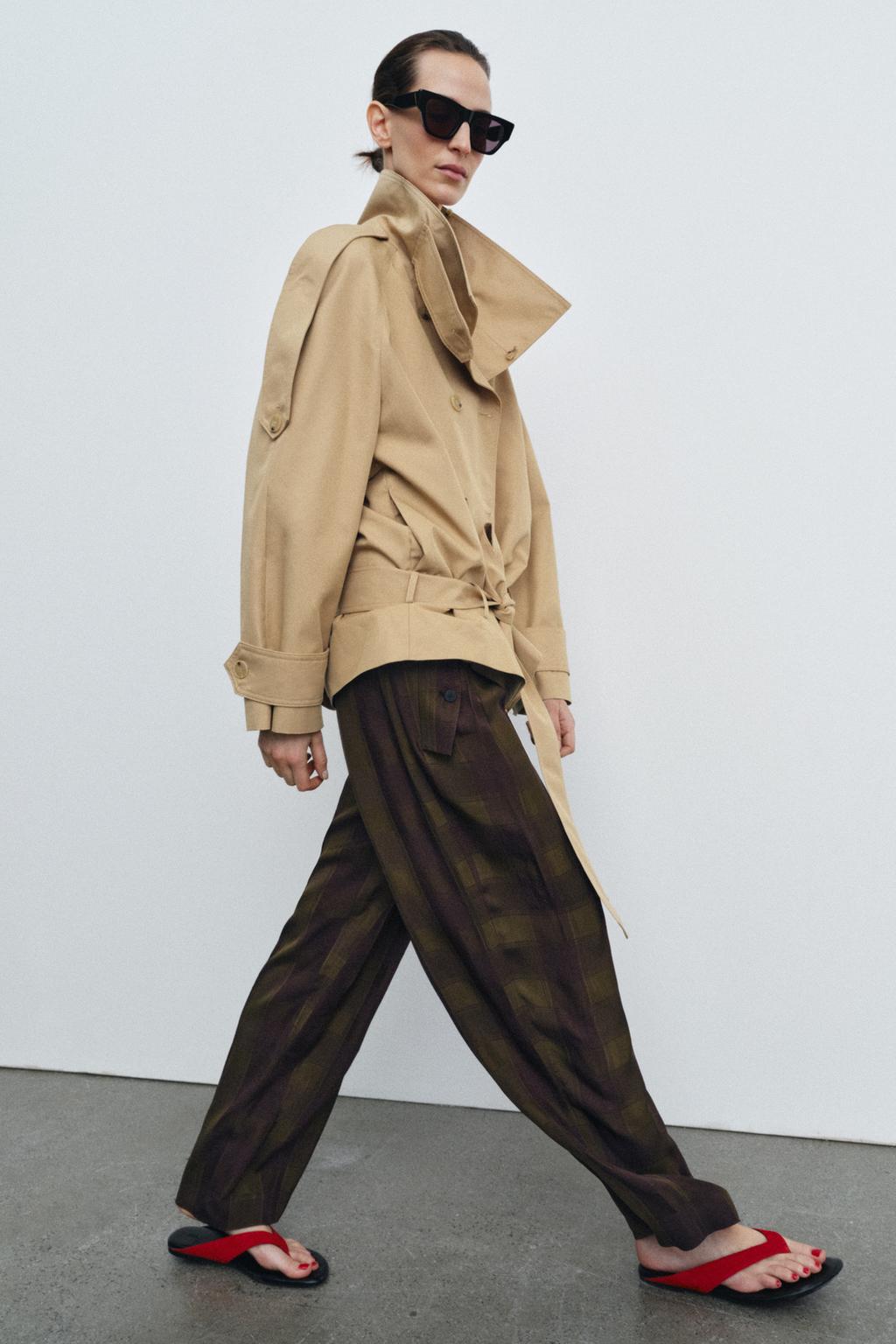 КОРОТКИЙ ТРЕНЧ С ВЫСОКИМ ВОРОТНИКОМ — ZW COLLECTION