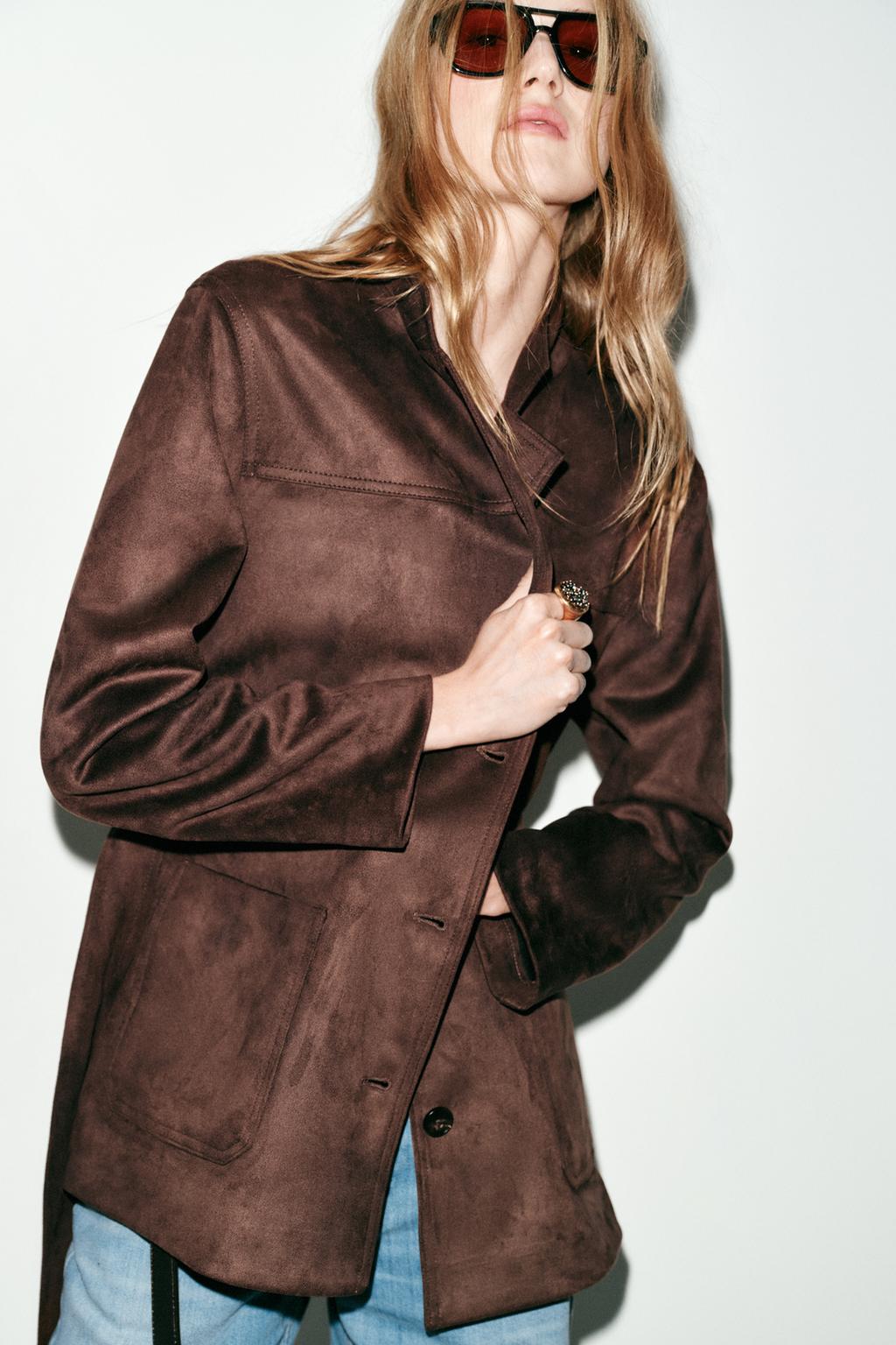 КУРТКА ИЗ ИСКУССТВЕННОЙ ЗАМШИ С РЕМНЕМ