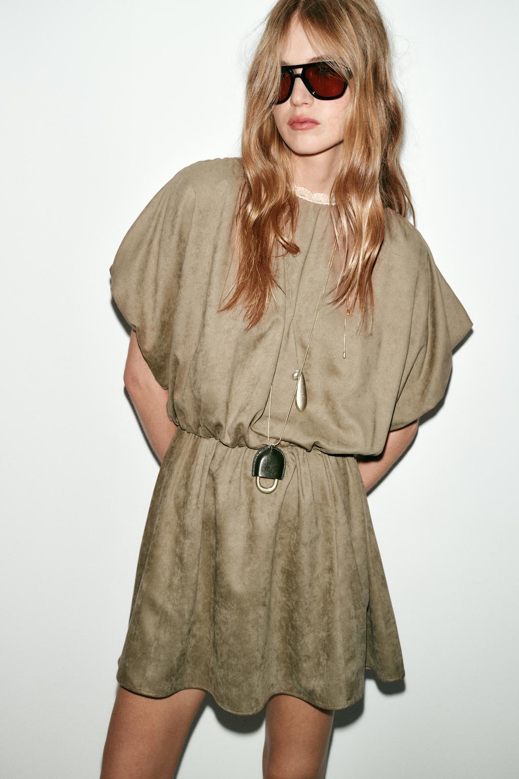 КОРОТКОЕ ПЛАТЬЕ ИЗ ИСКУССТВЕННОЙ ЗАМШИ