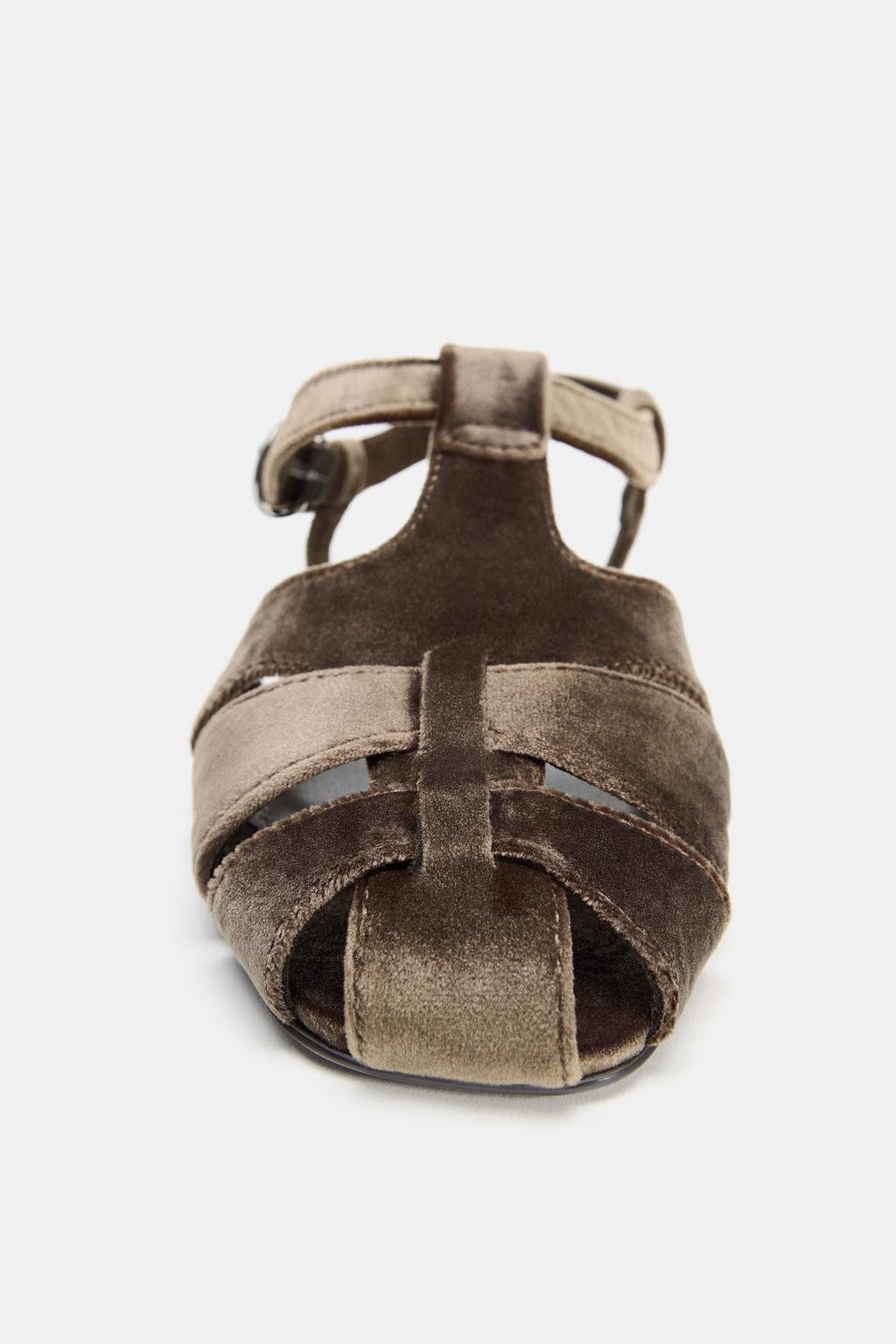 БАРХАТИСТЫЕ САНДАЛИИ С РЕМЕШКАМИ