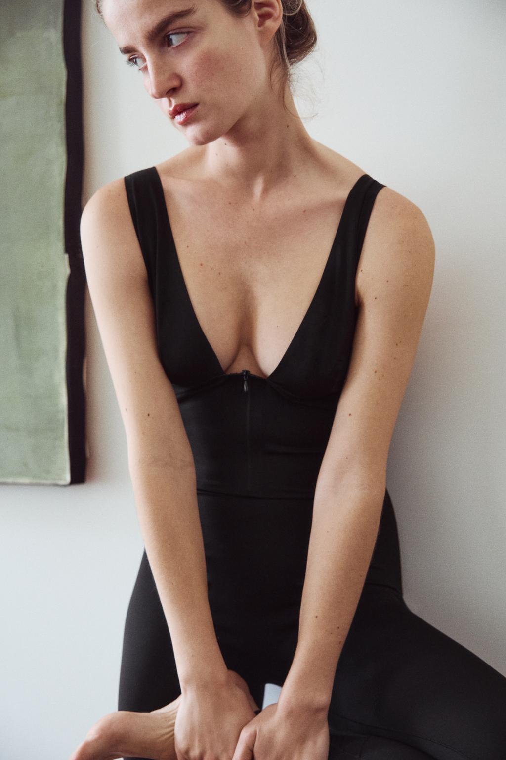 КОМБИНЕЗОН НА БРЕТЕЛЯХ С ПОЛИАМИДОМ И МОЛНИЕЙ