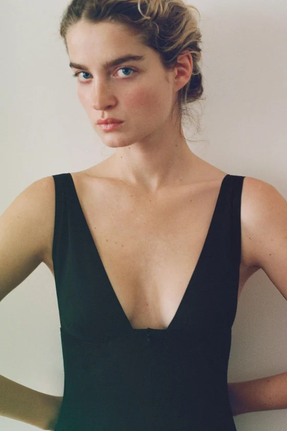 КОМБИНЕЗОН НА БРЕТЕЛЯХ С ПОЛИАМИДОМ И МОЛНИЕЙ
