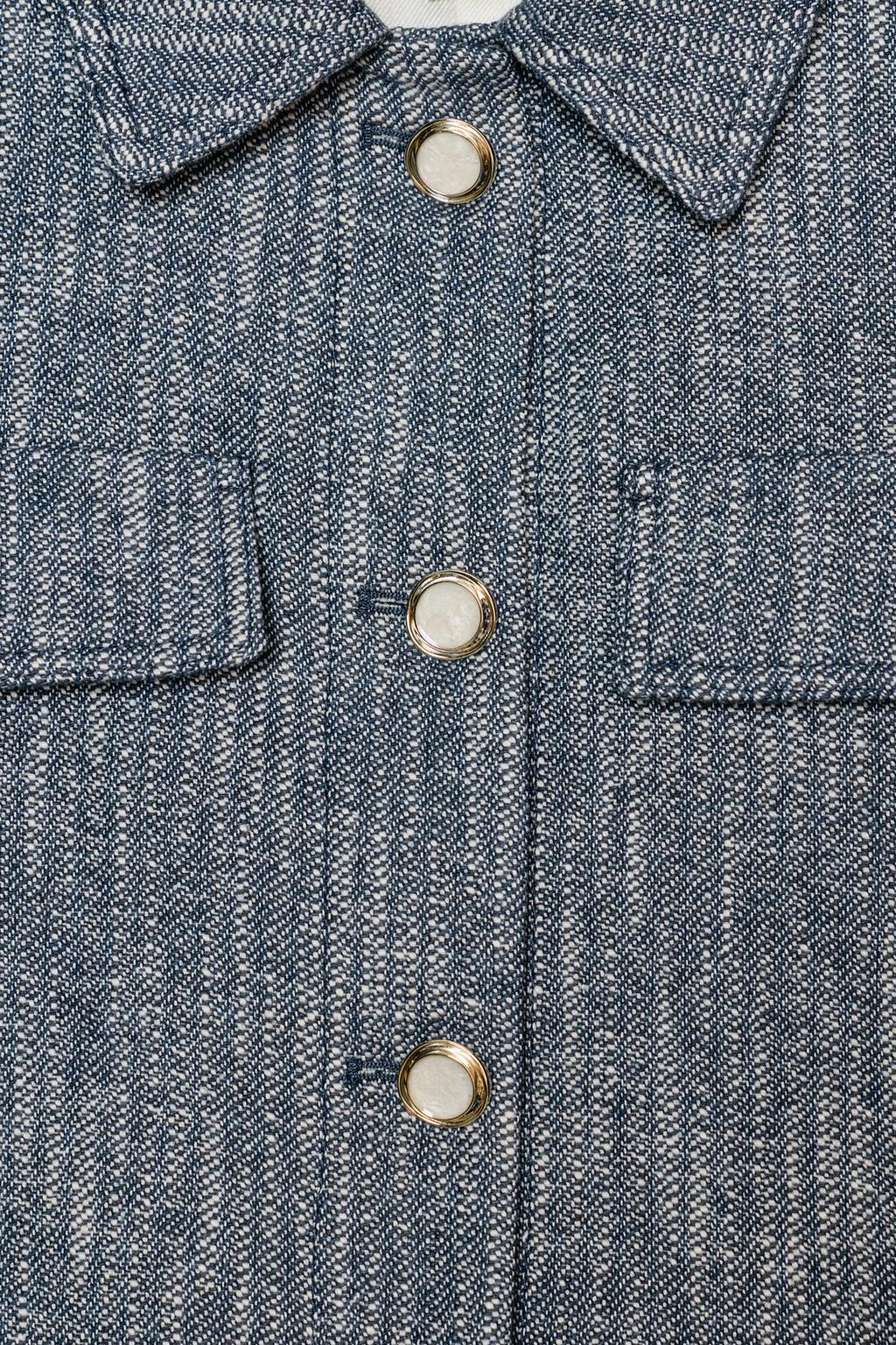 КОРОТКАЯ КУРТКА ИЗ РЕЛЬЕФНОЙ ТКАНИ