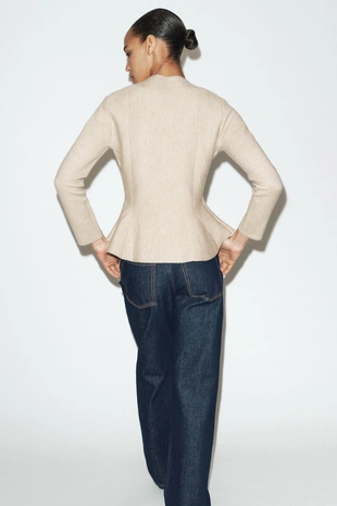 Трикотажный кардиган с баской- Заказать в России