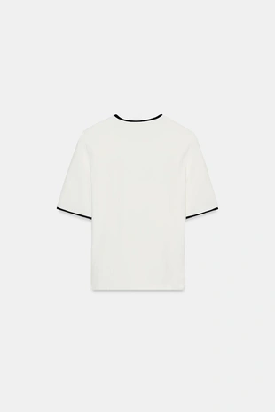 Футболка с надписью и контрастными деталями