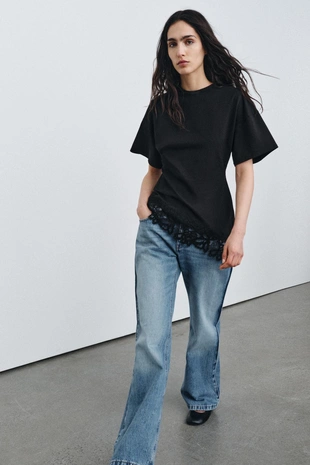 Футболка из плотного хлопка с кружевом