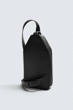 Вертикальная сумка с плечевым ремнем и текстурной отделкой- Заказать в России