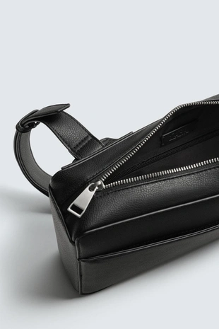 Вертикальная сумка с плечевым ремнем и текстурной отделкой- Заказать в России