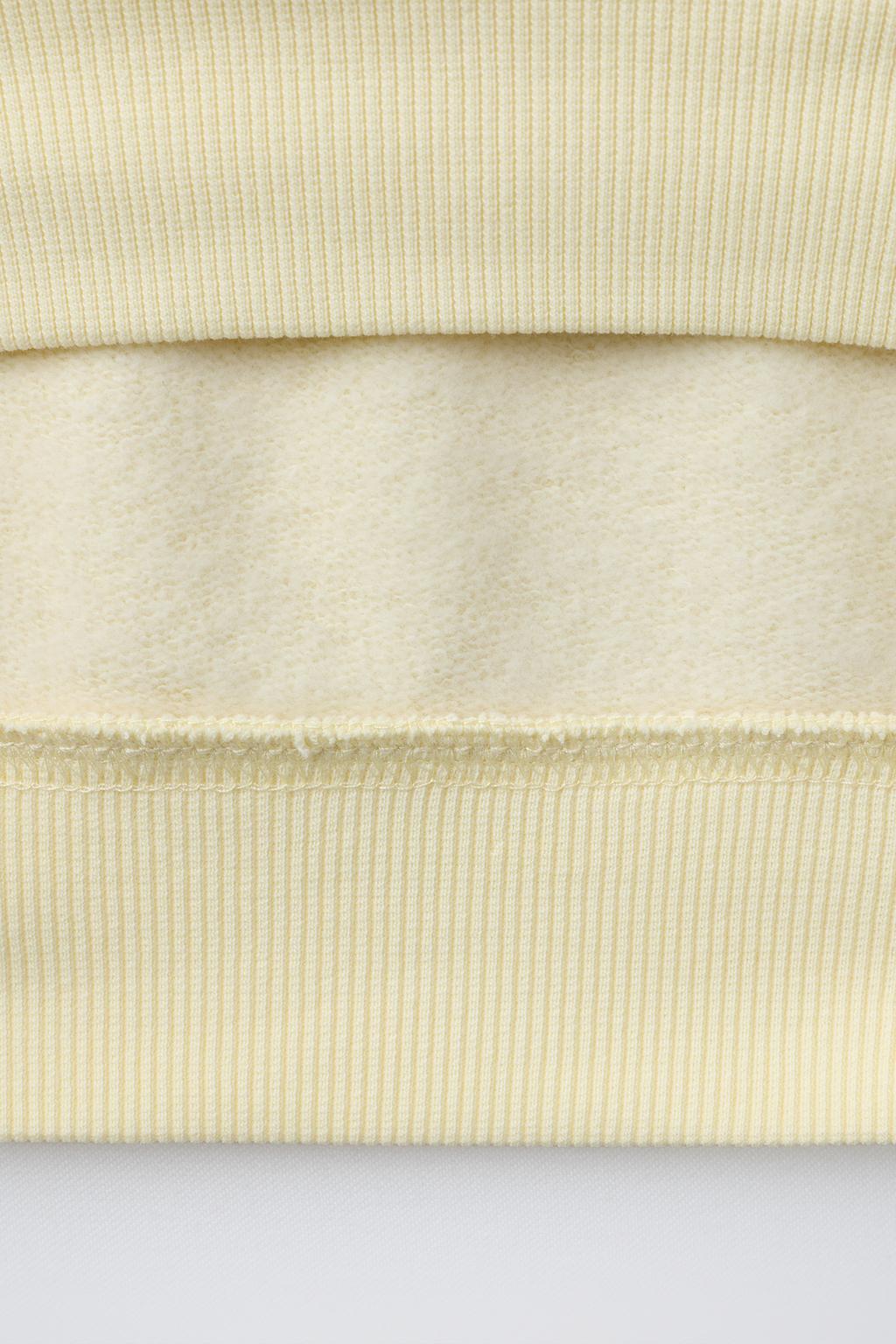 ТОЛСТОВКА В СТИЛЕ ПРЕППИ С НАДПИСЬЮ