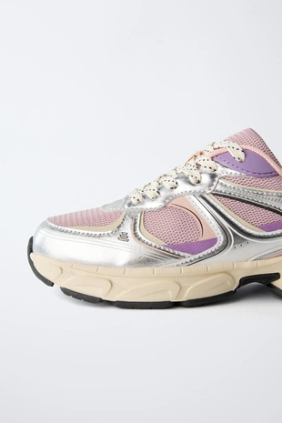 Кроссовки с сетчатыми деталями- Заказать в России