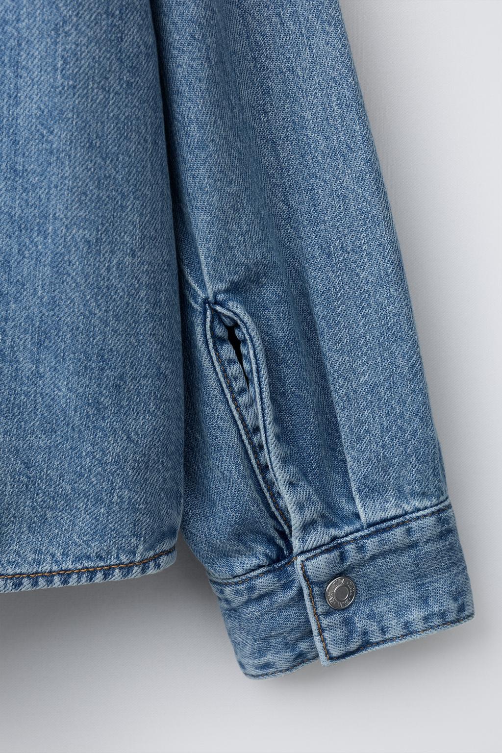 ДЖИНСОВАЯ РУБАШКА С КАРМАНАМИ