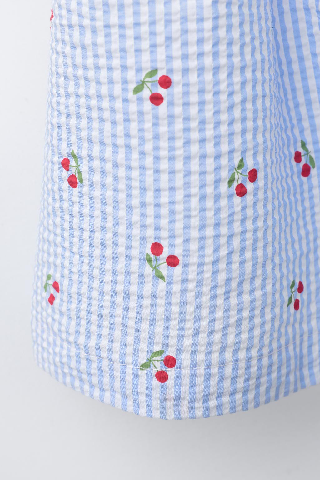 КОМБИНИРОВАННОЕ ПЛАТЬЕ ИЗ ЖАТОЙ ТКАНИ С ПРИНТОМ