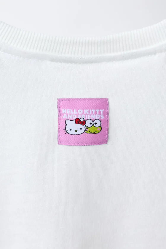 ФУТБОЛКА С МАШИНОЙ HELLO KITTY AND FRIENDS © SANRIO