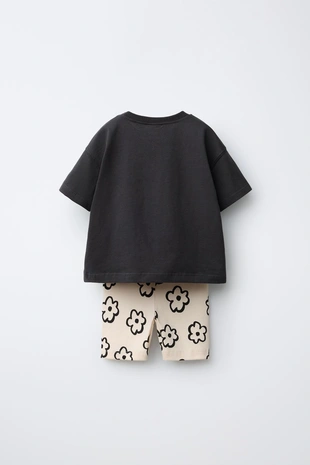 Комплект из футболки и легинсов-велосипедок с принтом