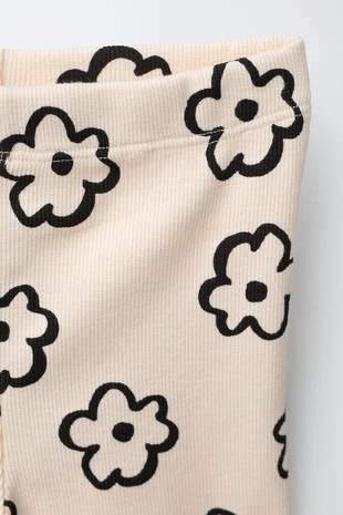 Комплект из футболки и легинсов-велосипедок с принтом