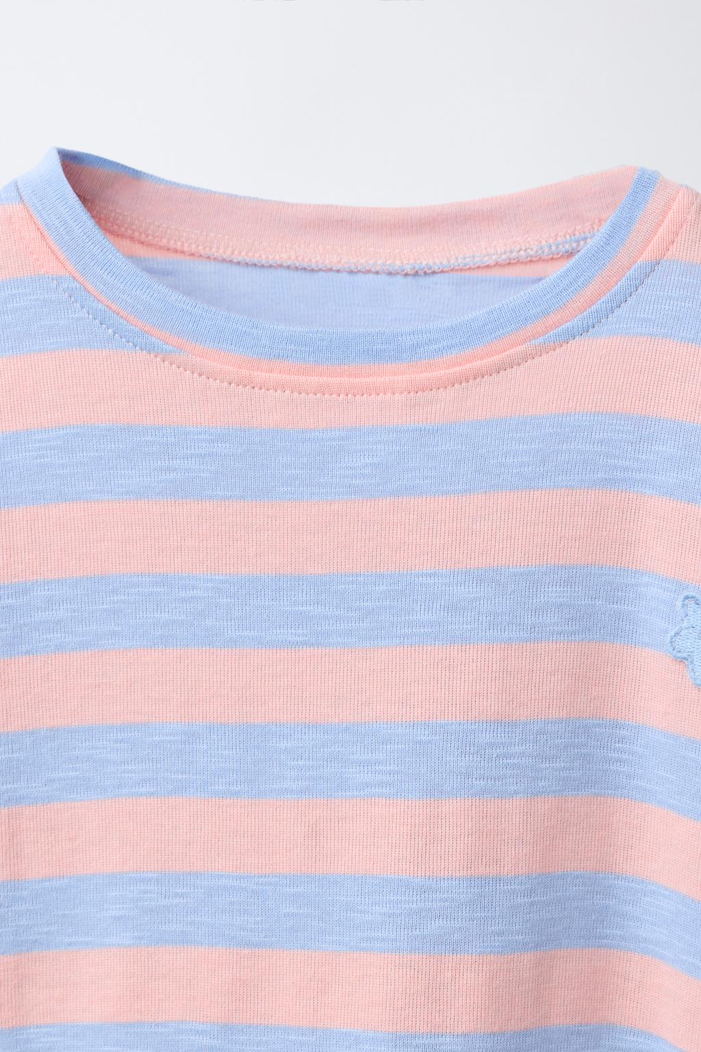 ФУТБОЛКА В ПОЛОСКУ С ЦВЕТОЧНОЙ НАШИВКОЙ