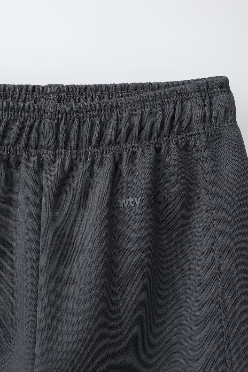 БРЮКИ WIDE LEG ИЗ ТКАНИ ИНТЕРЛОК С РЕЛЬЕФНОЙ НАДПИСЬЮ