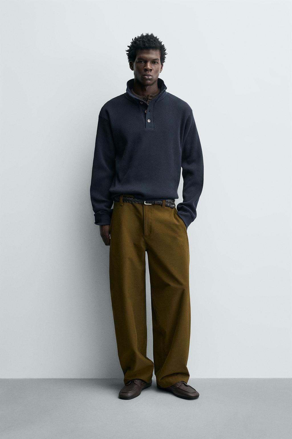 ТОЛСТОВКА ИЗ РЕЛЬЕФНОГО ТРИКОТАЖА В РУБЧИК