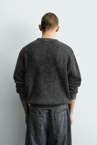 Свитер в рубчик с эффектом потертости- Заказать в России