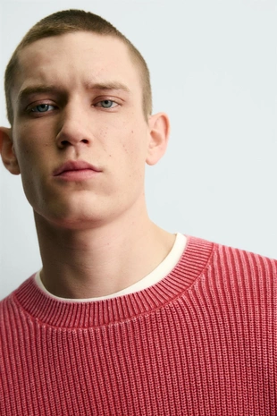 Свитер в рубчик с эффектом потертости- Заказать в России