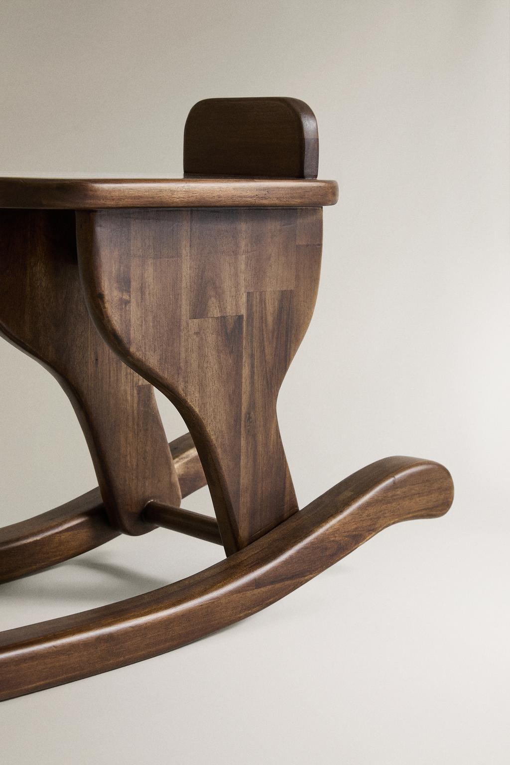 Детская качающая лошадь