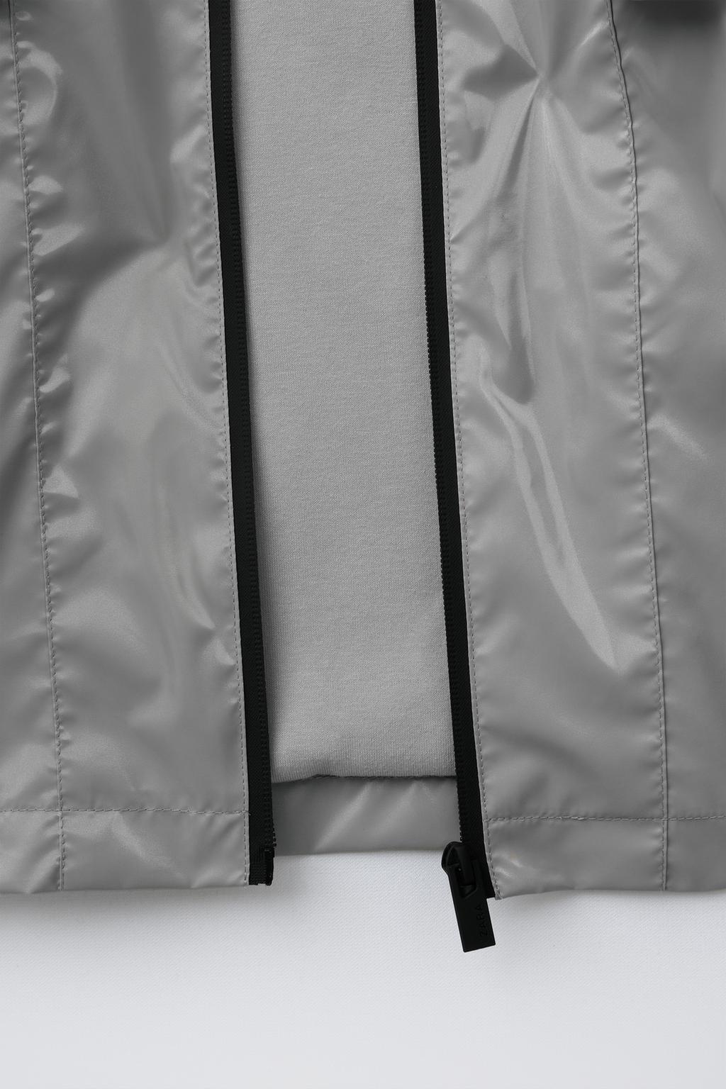 ПРОРЕЗИНЕННАЯ КУРТКА С КАПЮШОНОМ WATER REPELLENT