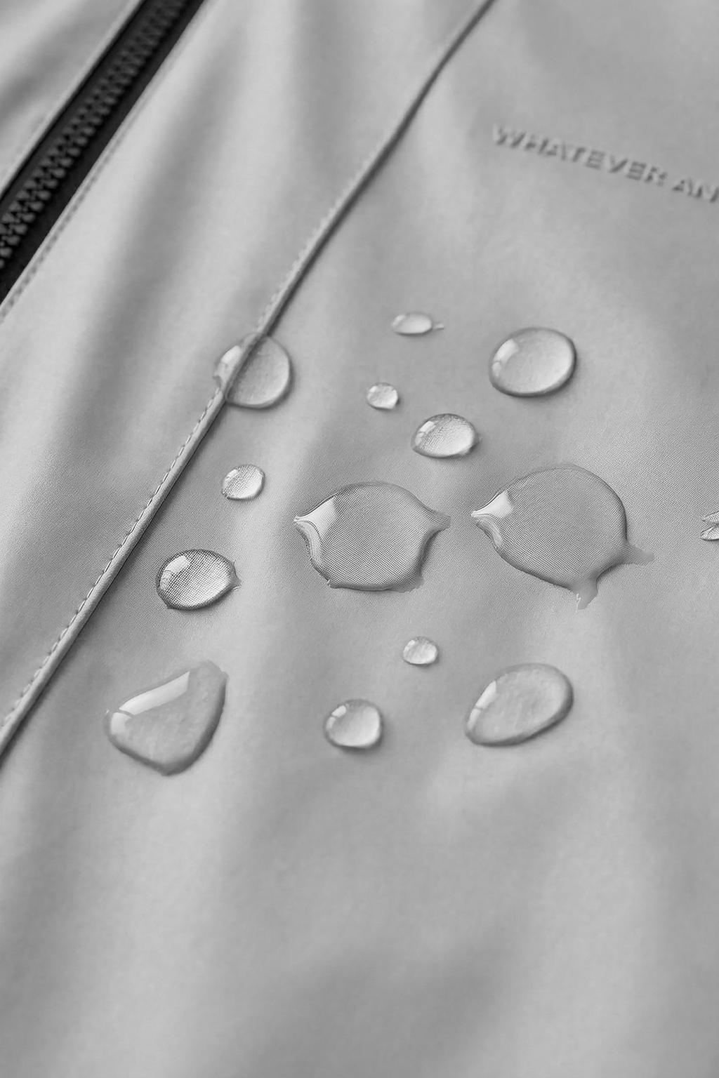 ПРОРЕЗИНЕННАЯ КУРТКА С КАПЮШОНОМ WATER REPELLENT
