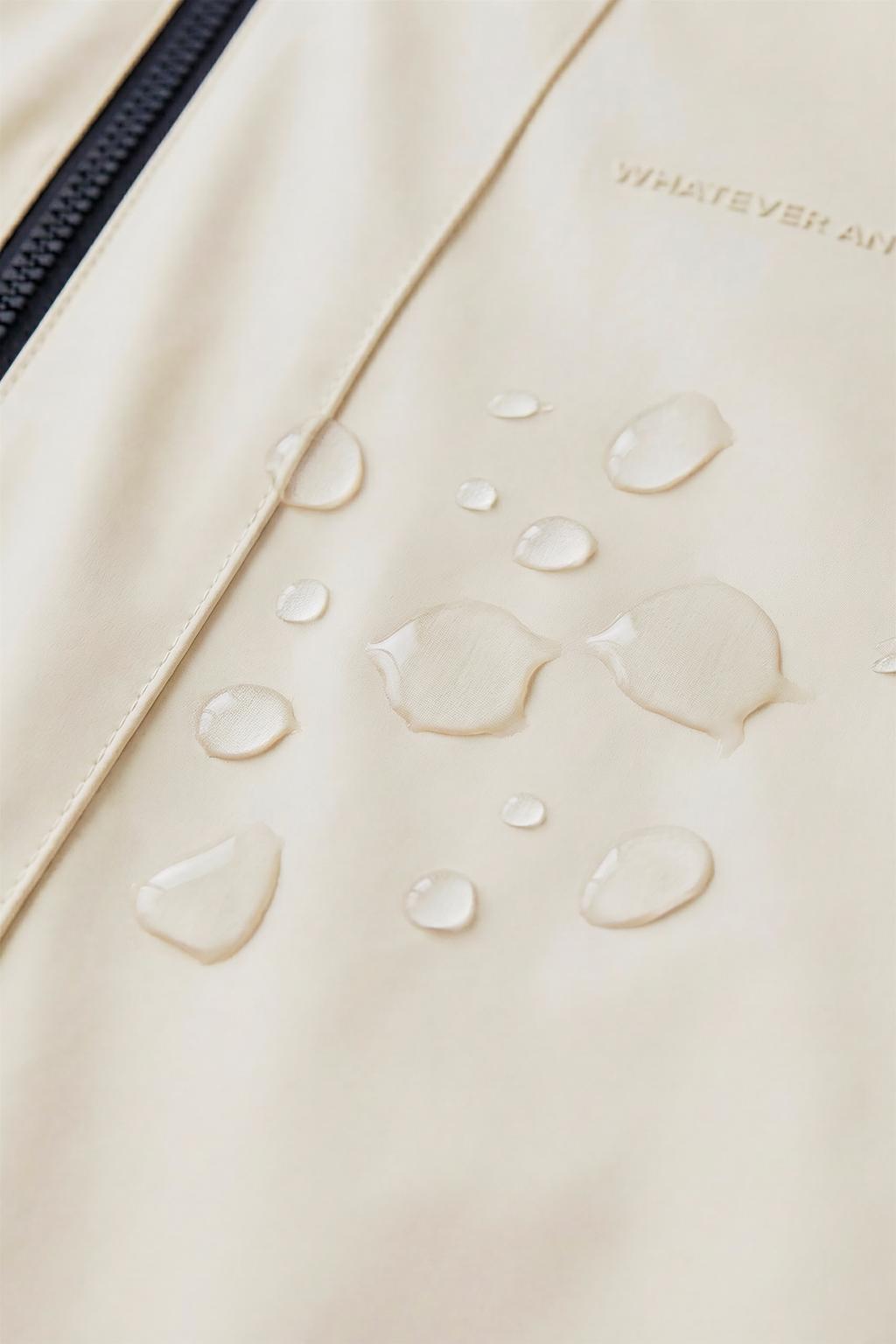 ПРОРЕЗИНЕННАЯ КУРТКА С КАПЮШОНОМ WATER REPELLENT