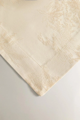 Скатерть с жаккардовым ландшафтом и лошадьми- Заказать в России