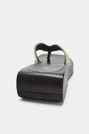 Бархатистые босоножки на танкетке- Заказать в России