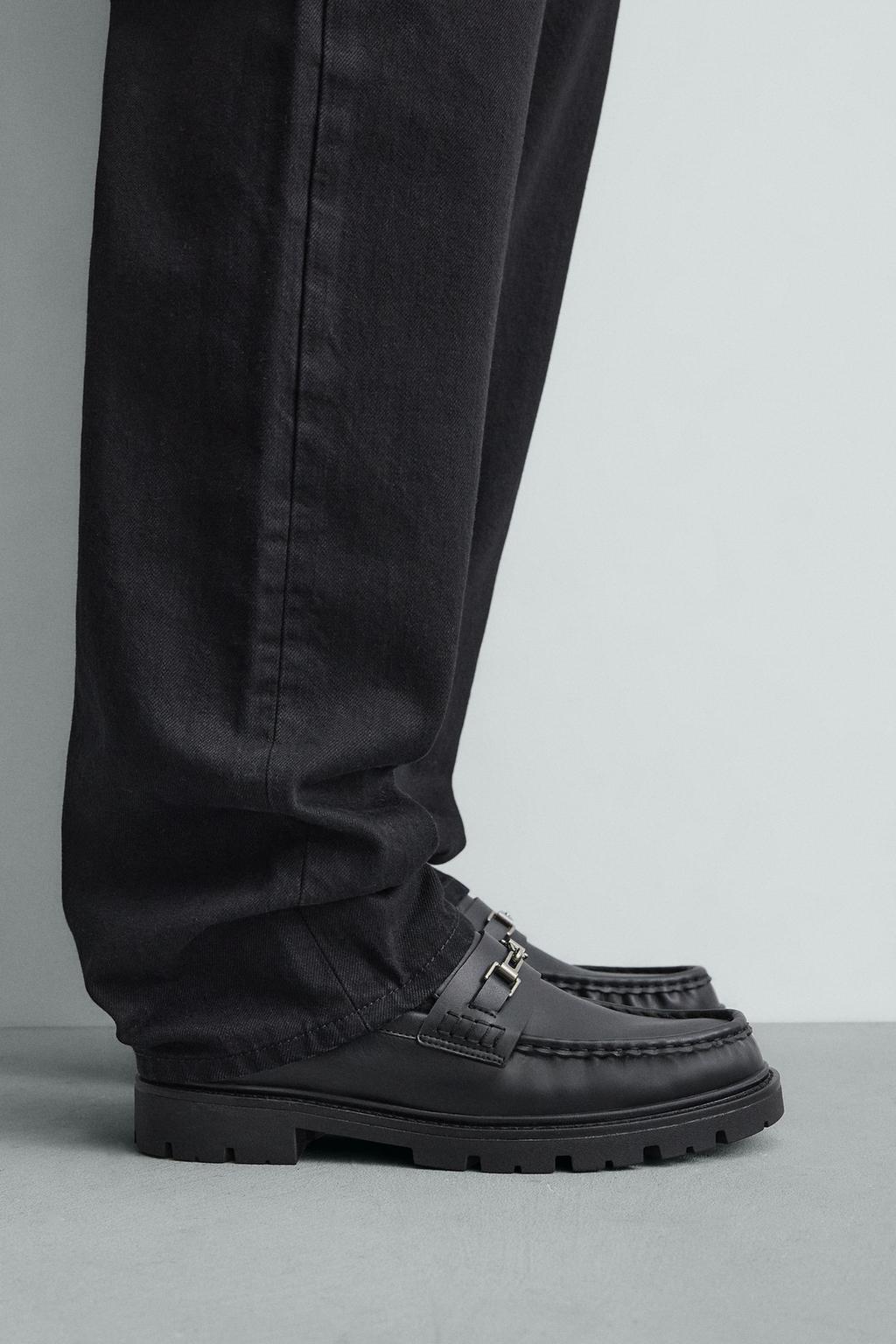 ЛОФЕРЫ С МЕТАЛЛИЧЕСКОЙ ДЕТАЛЬЮ