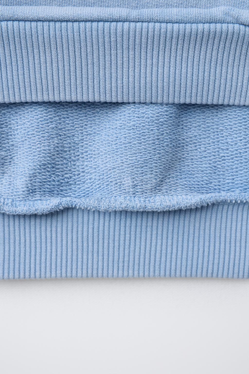 ТОЛСТОВКА С РЕЛЬЕФНЫМ ТЕКСТОМ